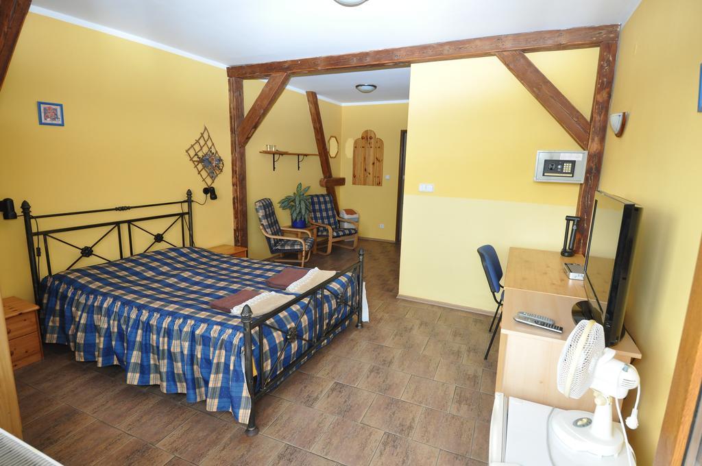 Hotel Na Hradbach Louny Exterior foto